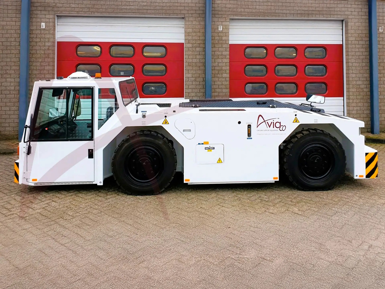 SCHOPF F110 - Pushbacktraktor: bild 2 SCHOPF F110 - Pushbacktraktor: bild 2