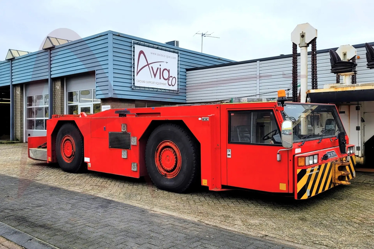 SCHOPF F396P - Pushbacktraktor: bild 1 SCHOPF F396P - Pushbacktraktor: bild 1