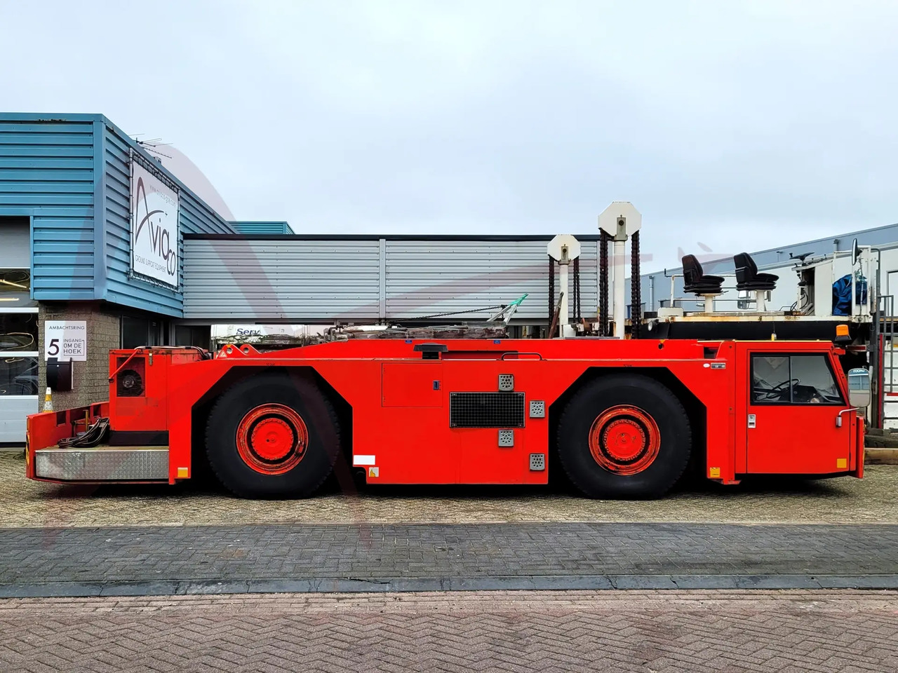 SCHOPF F396P - Pushbacktraktor: bild 3 SCHOPF F396P - Pushbacktraktor: bild 3