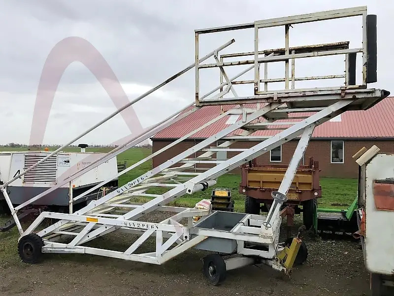 TCG 14 TREDEN - Passagerartrappa: bild 1 TCG 14 TREDEN - Passagerartrappa: bild 1