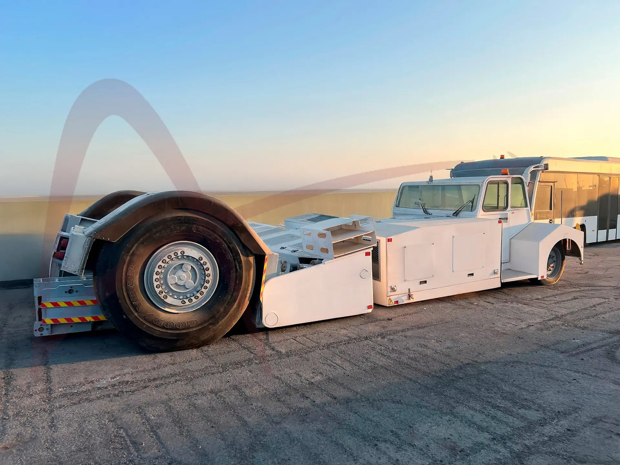 TLD TPX-500 - Pushbacktraktor: bild 1 TLD TPX-500 - Pushbacktraktor: bild 1