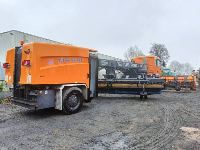 Schmidt TSJ630 man runway snow cleaning sneeuwschuif 2008 - Snöplog för Lantbruksmaskiner: bild 2 Schmidt TSJ630 man runway snow cleaning sneeuwschuif 2008 - Snöplog för Lantbruksmaskiner: bild 2