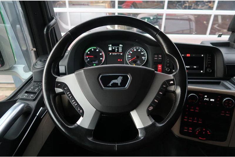 MAN TGX TGX 33.640 6X4 /RETARDER/ HYDRAULIK/ ALCOA'S/ LED/ ETC! - Dragbil: bild 4 MAN TGX TGX 33.640 6X4 /RETARDER/ HYDRAULIK/ ALCOA'S/ LED/ ETC! - Dragbil: bild 4