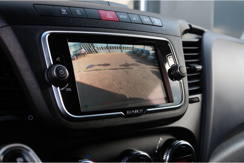 Skåpbil Iveco Daily 35S18HV 3.0 35 L2 H2 AUT/ LED/ CAMERA/ 3.5T/ CRUISE/ CLIMA/ TREKHAAK: bild 8