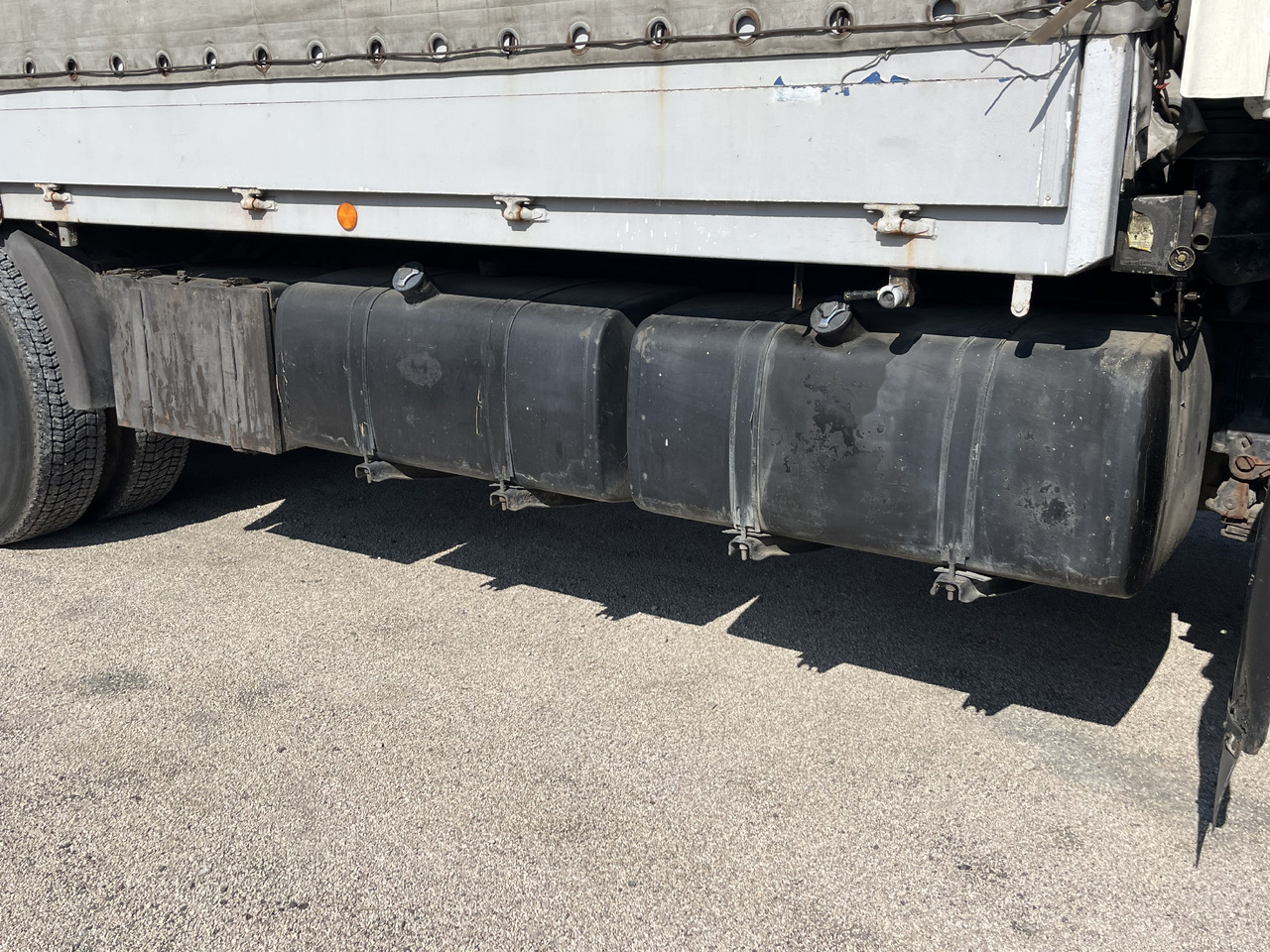 VOLVO F10 - Lastbil: bild 3 VOLVO F10 - Lastbil: bild 3