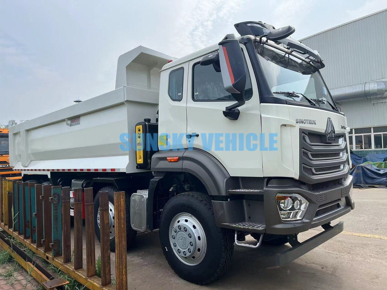 HOWO 8X4 dump truck - Tippbil lastbil: bild 2 HOWO 8X4 dump truck - Tippbil lastbil: bild 2