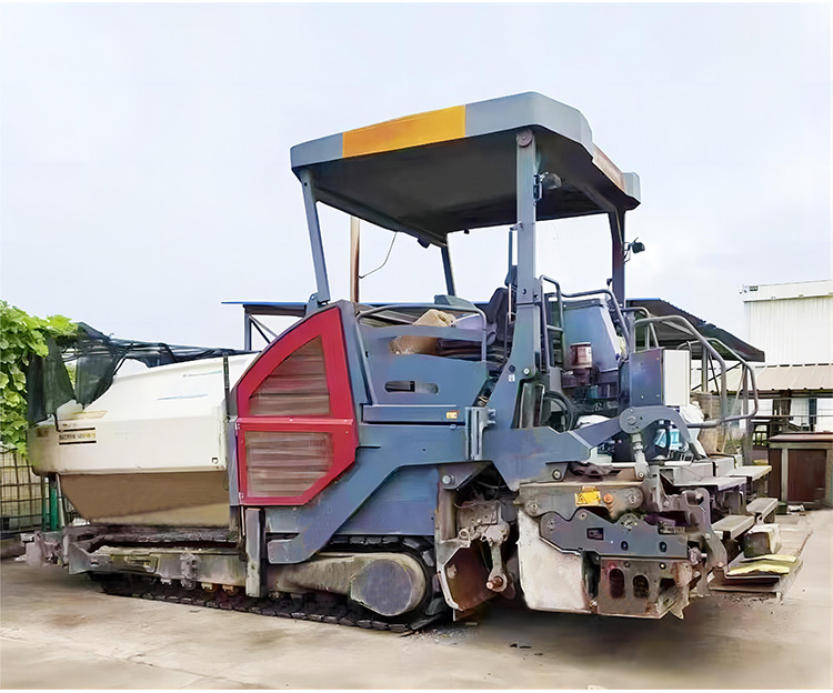 DYNAPAC F3030 Used Asphalt Paver For Sale - Asfaltläggare: bild 1 DYNAPAC F3030 Used Asphalt Paver For Sale - Asfaltläggare: bild 1