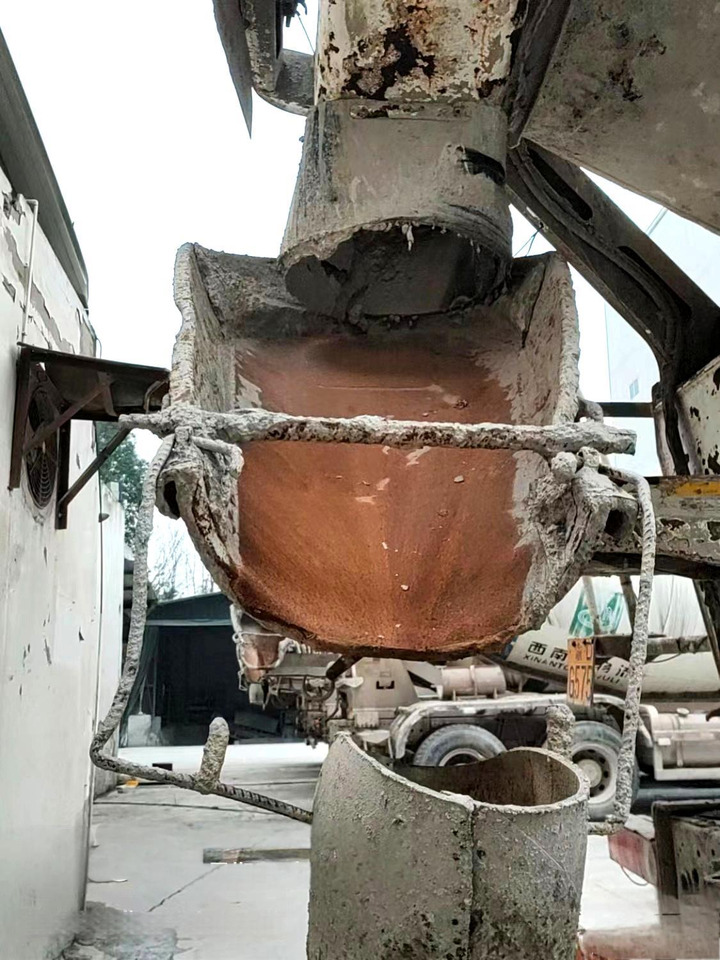 XCMG Official G4804B Used Cement Concrete Mixer 12m³ Concrete Mixer Truck HOWO - Betongbil: bild 5 XCMG Official G4804B Used Cement Concrete Mixer 12m³ Concrete Mixer Truck HOWO - Betongbil: bild 5