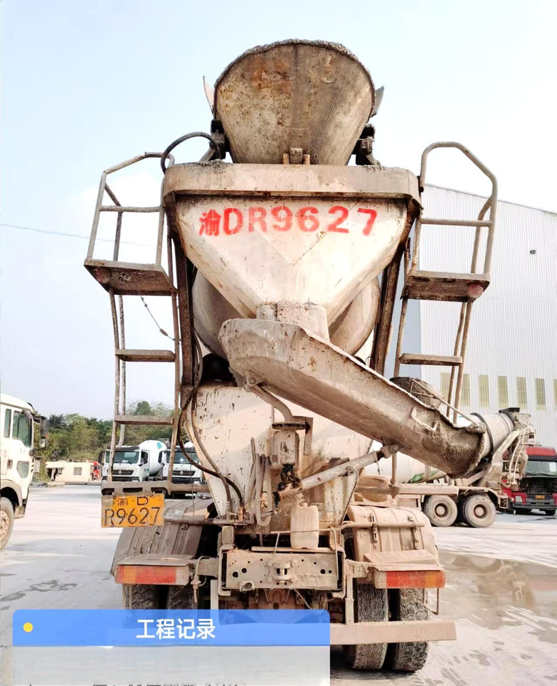 XCMG Official Second Hand G4804B HOWO Concrete Mixer Truck 12 Cubic Hydraulic Concrete Mixer Price List - Betongbil: bild 5 XCMG Official Second Hand G4804B HOWO Concrete Mixer Truck 12 Cubic Hydraulic Concrete Mixer Price List - Betongbil: bild 5