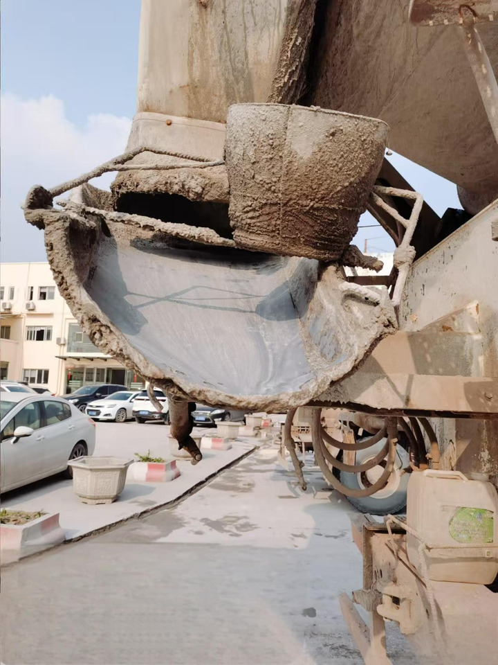 XCMG Official Second Hand G4804B HOWO Concrete Mixer Truck 12 Cubic Hydraulic Concrete Mixer Price List - Betongbil: bild 4 XCMG Official Second Hand G4804B HOWO Concrete Mixer Truck 12 Cubic Hydraulic Concrete Mixer Price List - Betongbil: bild 4