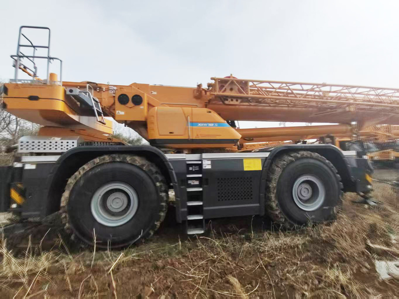 XCMG Official Second Hand Rough Terrain Cranes XCR70_S 70t Truck Crane Price For Sale - Terrängkran: bild 2 XCMG Official Second Hand Rough Terrain Cranes XCR70_S 70t Truck Crane Price For Sale - Terrängkran: bild 2