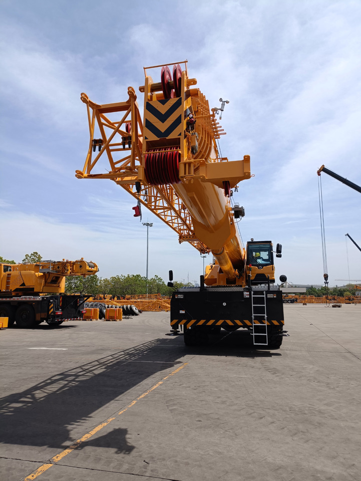 XCMG Official XCR150 Used Rough Terrain Mobile Crane 150 Ton Truck Crane Price - Terrängkran: bild 5 XCMG Official XCR150 Used Rough Terrain Mobile Crane 150 Ton Truck Crane Price - Terrängkran: bild 5