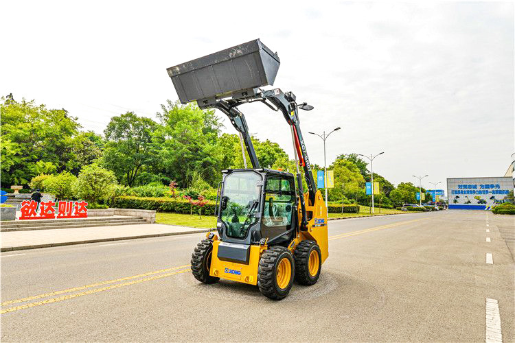 XCMG XC7-SR07 compact steer skid wheel loader for sale - Kompaktlastare/ Slirstyrda lastare: bild 5 XCMG XC7-SR07 compact steer skid wheel loader for sale - Kompaktlastare/ Slirstyrda lastare: bild 5