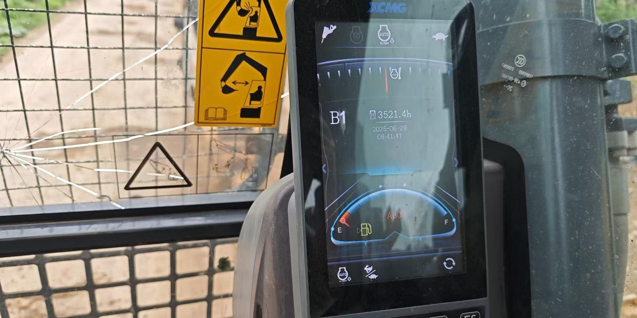 XCMG used crawler hydraulic excavator XE550DK 50ton price - Bandgrävare: bild 4 XCMG used crawler hydraulic excavator XE550DK 50ton price - Bandgrävare: bild 4