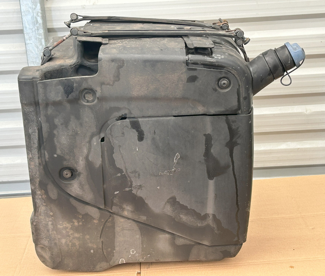 DAF ADBLUE FLUID TANK 90L XF 106 480 - AdBlue tank: bild 1 DAF ADBLUE FLUID TANK 90L XF 106 480 - AdBlue tank: bild 1