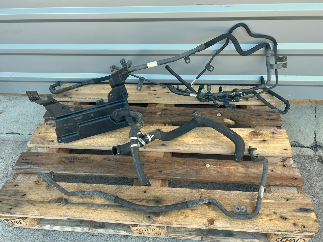 DAF CF EURO 6 AIR CONDITIONING HOSES SET - A/C reservdel: bild 1 DAF CF EURO 6 AIR CONDITIONING HOSES SET - A/C reservdel: bild 1