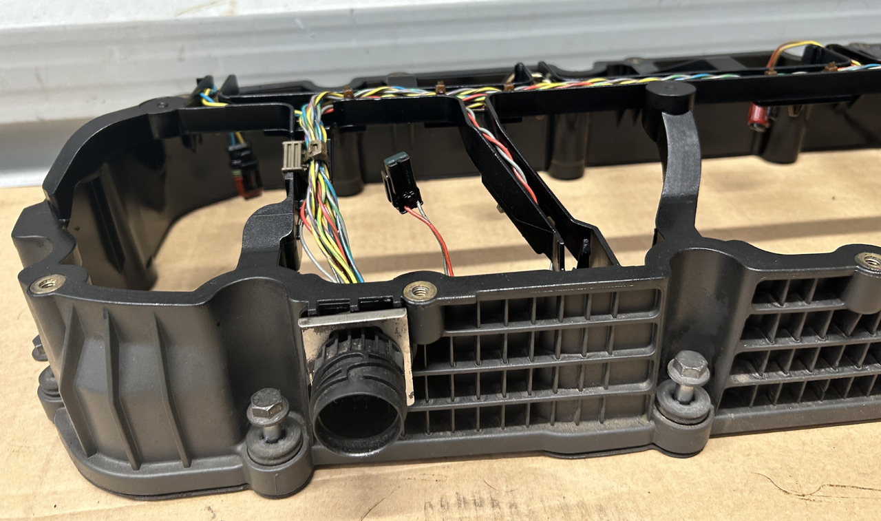 DAF SPACER FRAME ENGINE VALVE COVER XF 106 480 2033255 - Huvudenhet: bild 2 DAF SPACER FRAME ENGINE VALVE COVER XF 106 480 2033255 - Huvudenhet: bild 2