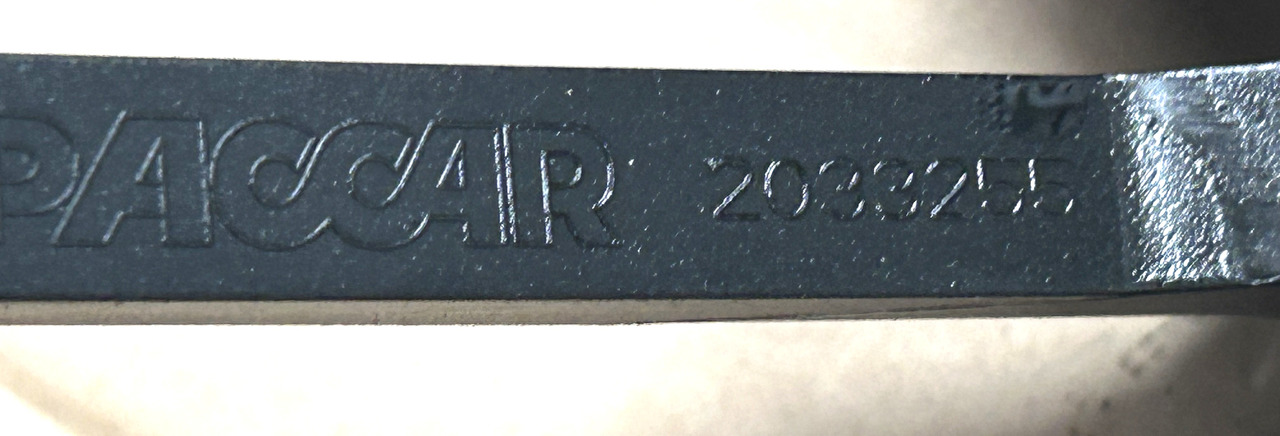 DAF SPACER FRAME ENGINE VALVE COVER XF 106 480 2033255 - Huvudenhet: bild 5 DAF SPACER FRAME ENGINE VALVE COVER XF 106 480 2033255 - Huvudenhet: bild 5