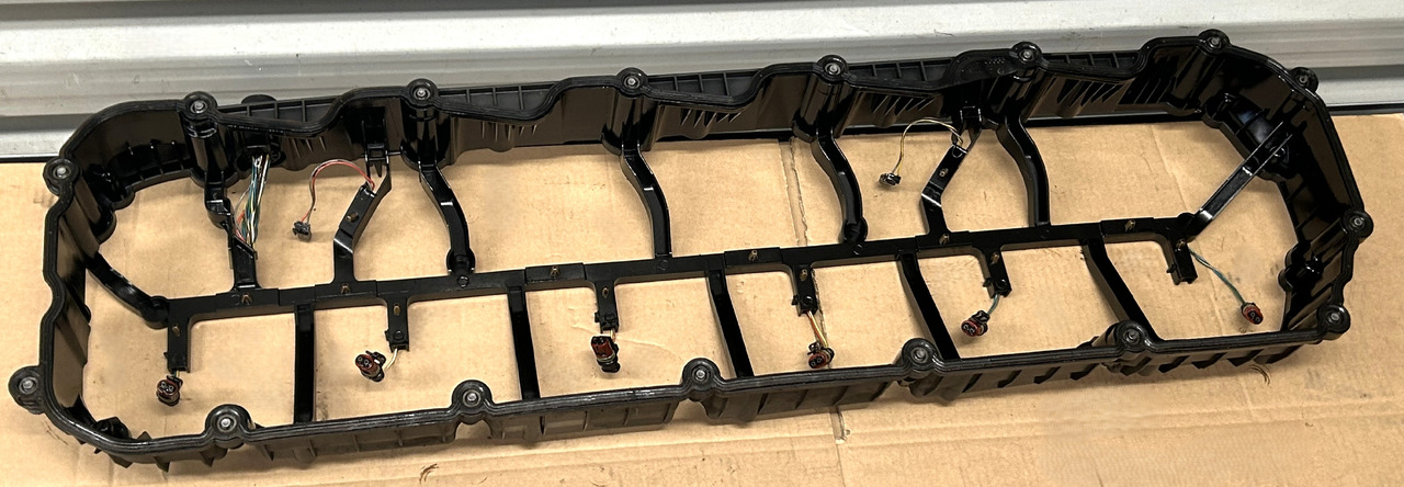 Huvudenhet DAF SPACER FRAME ENGINE VALVE COVER XF 106 480 2033255: bild 6 Huvudenhet DAF SPACER FRAME ENGINE VALVE COVER XF 106 480 2033255: bild 6