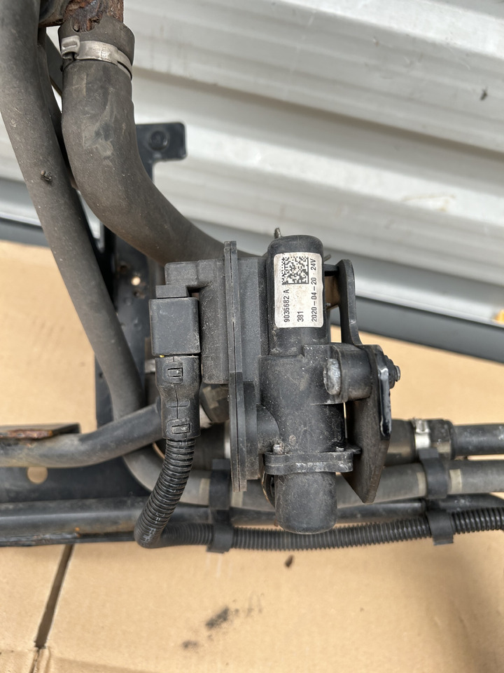 DAF TUBE THREE-WAY VALVE WEBASTO WATER 9036682 - A/C reservdel: bild 2 DAF TUBE THREE-WAY VALVE WEBASTO WATER 9036682 - A/C reservdel: bild 2