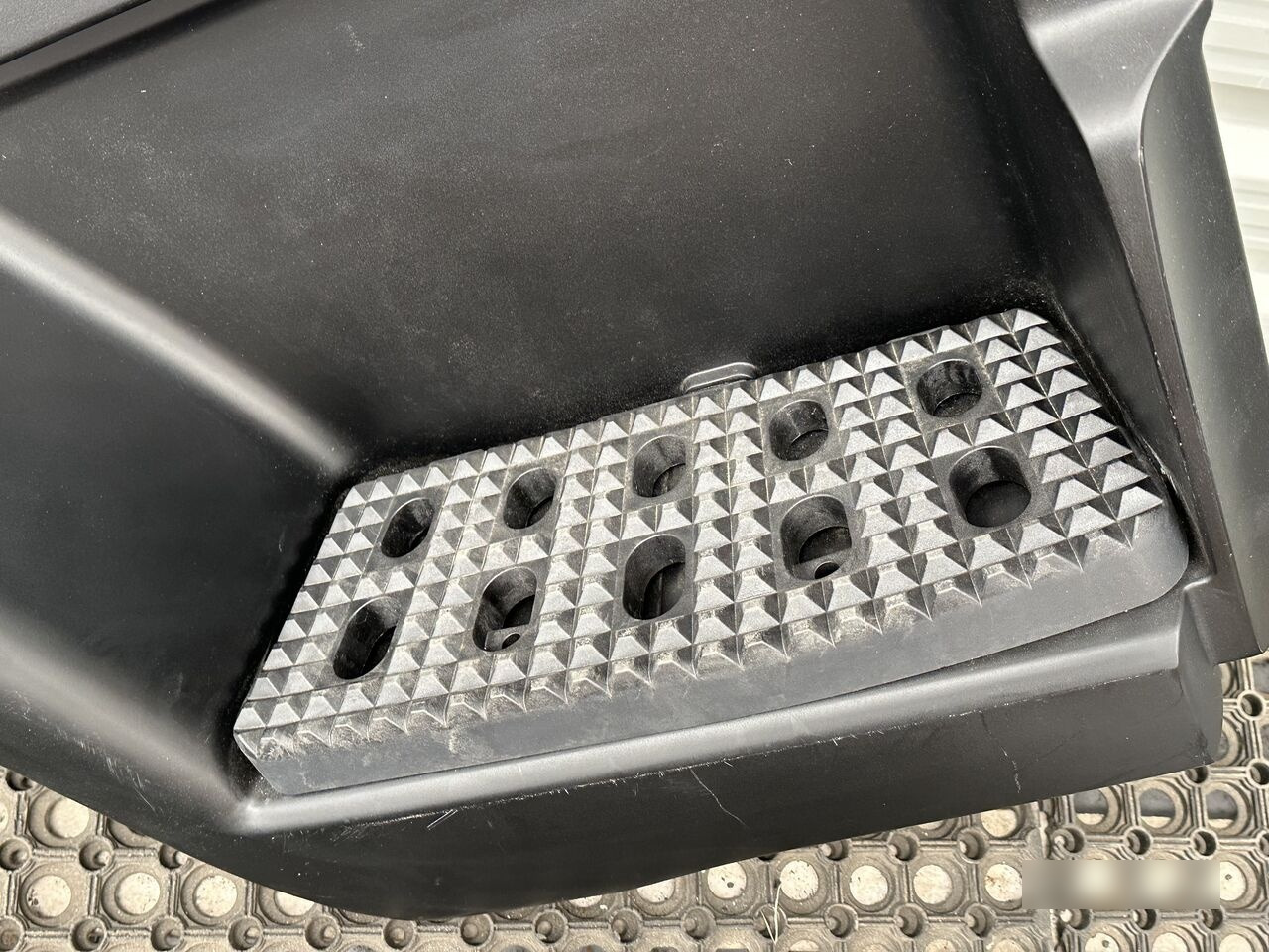 IVECO EUROCARGO RIGHT 500343257   IVECO 500343257 - Fotsteg för Lastbil: bild 3 IVECO EUROCARGO RIGHT 500343257   IVECO 500343257 - Fotsteg för Lastbil: bild 3