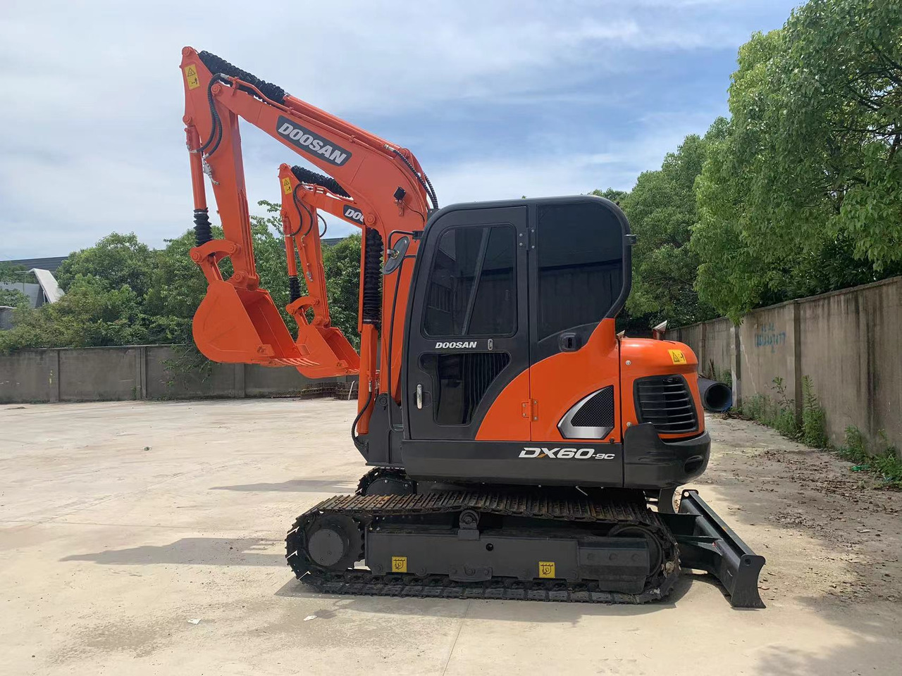 DOOSAN DX60 Good price 6 ton Small Excavator - Bandgrävare: bild 1 DOOSAN DX60 Good price 6 ton Small Excavator - Bandgrävare: bild 1