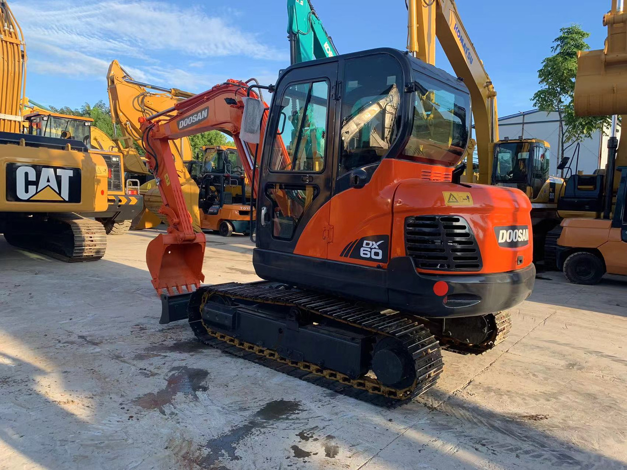 Doosan Doosan Excavator DX60 Yanmar Engine, 37.9 kW (51 HP) Engine, 0.21 m³ Bucket Capacity, 5,700 kg Operating Weight & Dimensions - Minigrävmaskin: bild 2 Doosan Doosan Excavator DX60 Yanmar Engine, 37.9 kW (51 HP) Engine, 0.21 m³ Bucket Capacity, 5,700 kg Operating Weight & Dimensions - Minigrävmaskin: bild 2