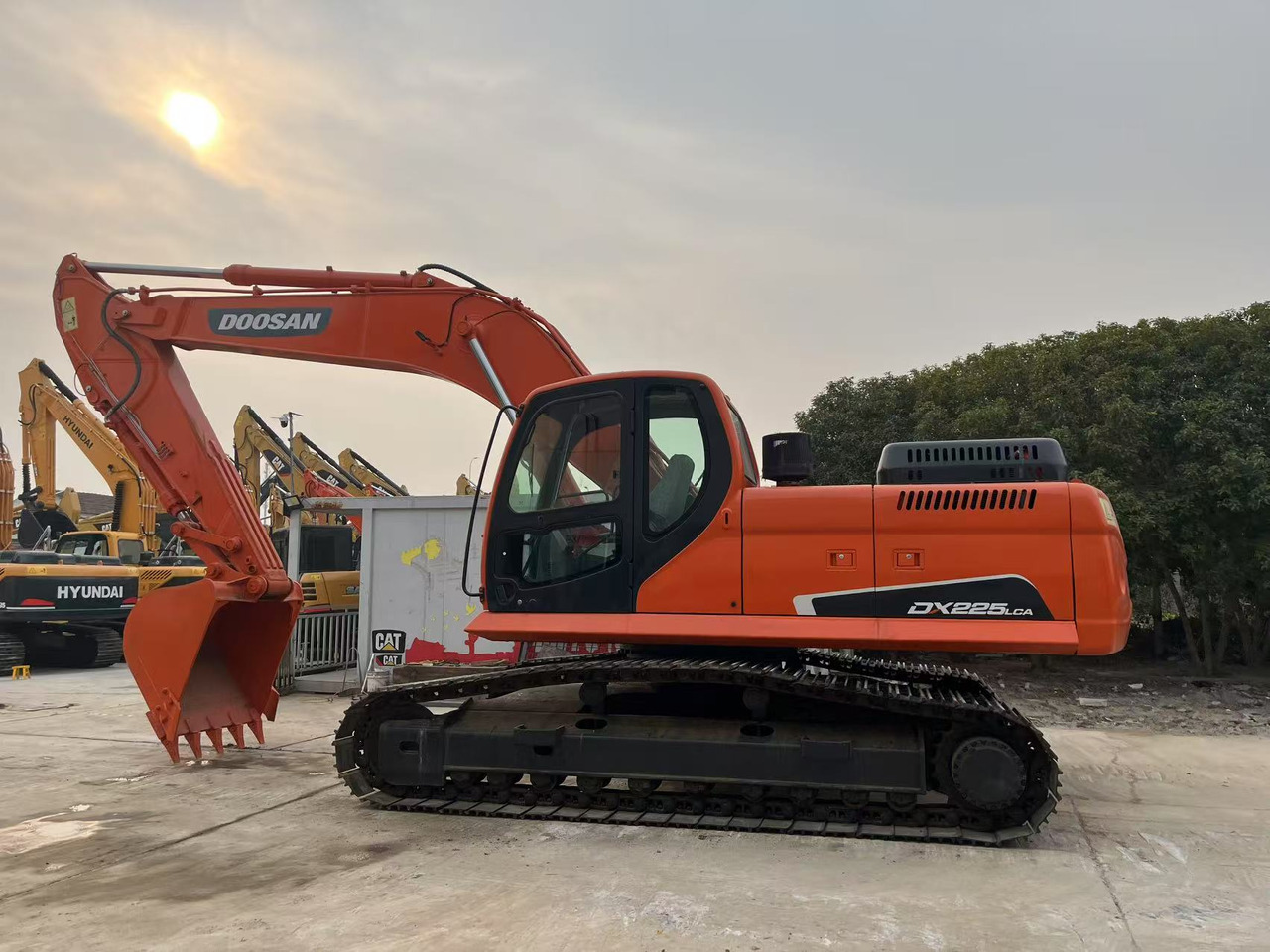 Doosan Used Excavator Doosan DX225 - 129kW Doosan DL06 Engine, 1.0m³ Standard Bucket Capacity, 22300kg Operating Weight - Bandgrävare: bild 1 Doosan Used Excavator Doosan DX225 - 129kW Doosan DL06 Engine, 1.0m³ Standard Bucket Capacity, 22300kg Operating Weight - Bandgrävare: bild 1