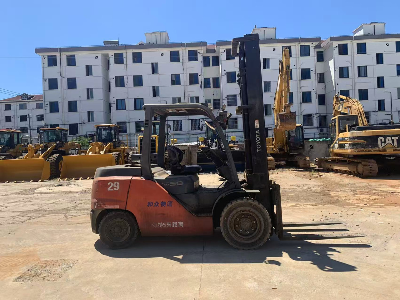 Toyota FD50 Forklift Original Color Japan Forklift with High Mast - Dieseltruck: bild 1 Toyota FD50 Forklift Original Color Japan Forklift with High Mast - Dieseltruck: bild 1