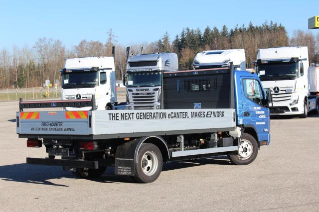 FUSO Canter 4C15E M - BATT. - Transportbil med flak: bild 3 FUSO Canter 4C15E M - BATT. - Transportbil med flak: bild 3