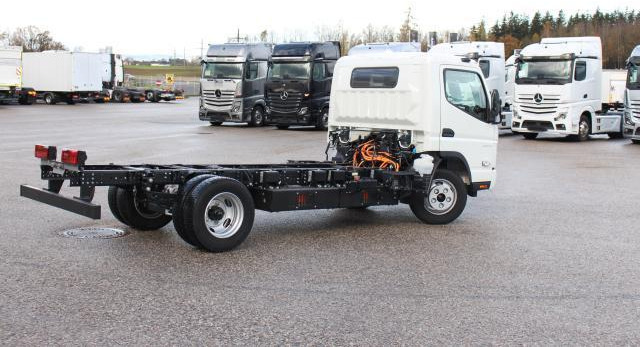 FUSO Canter 4C15E - Chassi lastbil: bild 2 FUSO Canter 4C15E - Chassi lastbil: bild 2