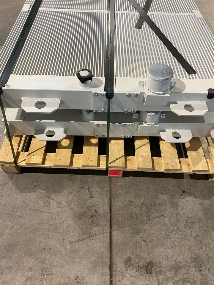 O&K Terex Water radiator RH120 Cat 6030 3672533 1459344 533-9472 - Kylare för Lastbil: bild 2 O&K Terex Water radiator RH120 Cat 6030 3672533 1459344 533-9472 - Kylare för Lastbil: bild 2