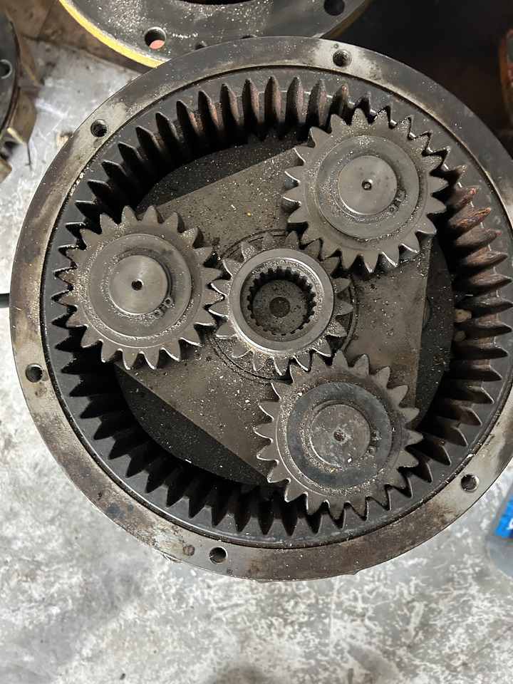 Komatsu PC210 - Svängmotor för Grävmaskin: bild 2 Komatsu PC210 - Svängmotor för Grävmaskin: bild 2