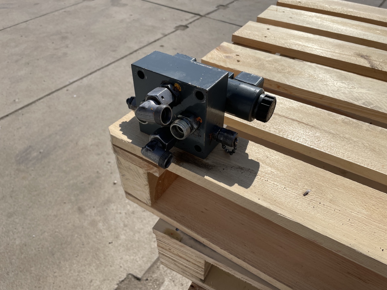 LIEBHERR R906 - Hydraulventil: bild 4 LIEBHERR R906 - Hydraulventil: bild 4