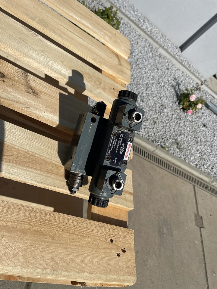 LIEBHERR R906 - Hydraulventil: bild 2 LIEBHERR R906 - Hydraulventil: bild 2