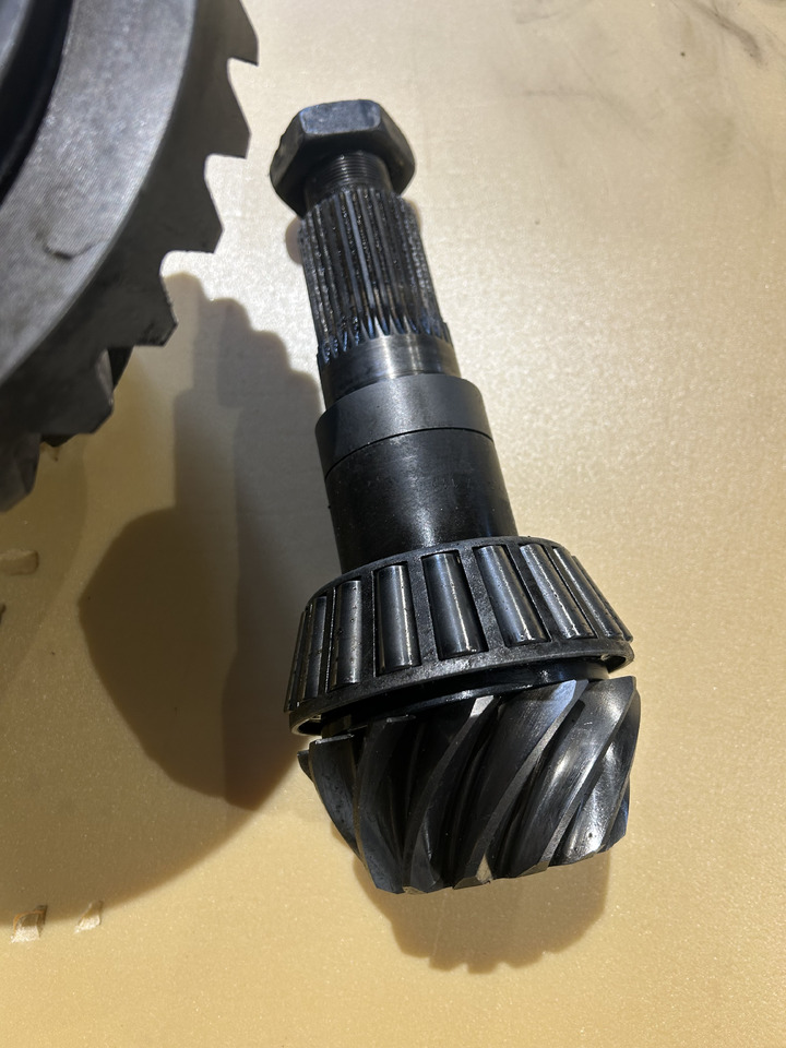 ZF 4472 348 064 35:12 - Differential för Grävmaskin på däck: bild 4 ZF 4472 348 064 35:12 - Differential för Grävmaskin på däck: bild 4