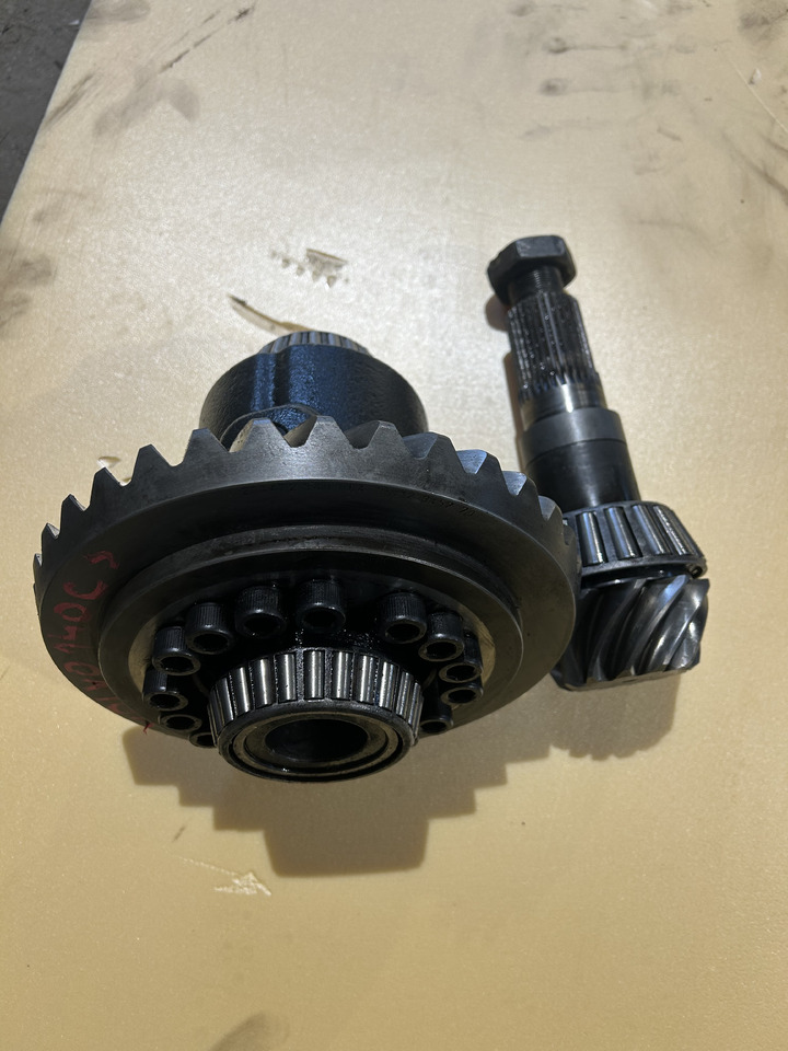 ZF 4472 348 064 35:12 - Differential för Grävmaskin på däck: bild 1 ZF 4472 348 064 35:12 - Differential för Grävmaskin på däck: bild 1