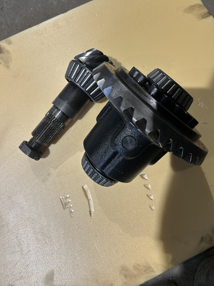 ZF 4472 348 064 35:12 - Differential för Grävmaskin på däck: bild 2 ZF 4472 348 064 35:12 - Differential för Grävmaskin på däck: bild 2