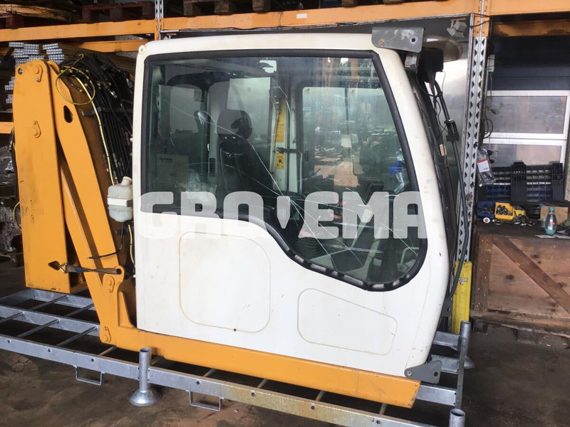 Liebherr A904C Li / A900C Li / A944C Li / A914C li / A934C Li / A924C Li / R900C Li / R944C Li / R904C / R914C / R924 C / R954C / A954C L - Hytt och interiör: bild 1 Liebherr A904C Li / A900C Li / A944C Li / A914C li / A934C Li / A924C Li / R900C Li / R944C Li / R904C / R914C / R924 C / R954C / A954C L - Hytt och interiör: bild 1