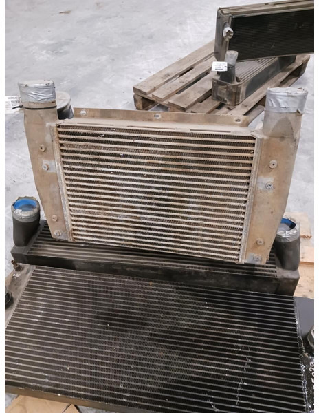 Liebherr L554 / L574 / L580 / L564 - Intercooler: bild 1 Liebherr L554 / L574 / L580 / L564 - Intercooler: bild 1