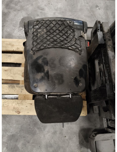 Liebherr R926 COMP / R946 LC / R946 LC-V / R946 NLC / R946 S-HD / R950 / R950 LC-V / R950 S-HD / R922 LC / R926 LC / R920 LC / R920 NLC / - Säte: bild 1 Liebherr R926 COMP / R946 LC / R946 LC-V / R946 NLC / R946 S-HD / R950 / R950 LC-V / R950 S-HD / R922 LC / R926 LC / R920 LC / R920 NLC / - Säte: bild 1