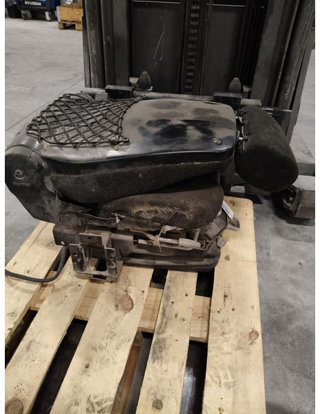 Liebherr R926 COMP / R946 LC / R946 LC-V / R946 NLC / R946 S-HD / R950 / R950 LC-V / R950 S-HD / R922 LC / R926 LC / R920 LC / R920 NLC / - Säte: bild 2 Liebherr R926 COMP / R946 LC / R946 LC-V / R946 NLC / R946 S-HD / R950 / R950 LC-V / R950 S-HD / R922 LC / R926 LC / R920 LC / R920 NLC / - Säte: bild 2