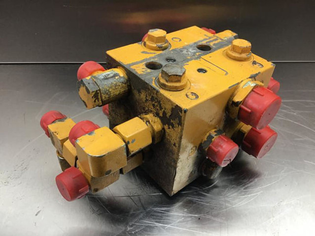 Liebherr Valve Distribution Block - Hydraulik: bild 2 Liebherr Valve Distribution Block - Hydraulik: bild 2