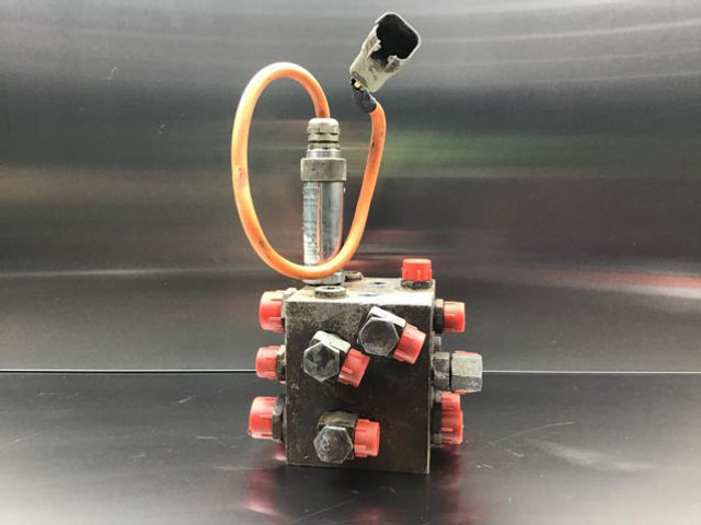 Liebherr Valve Distribution Block - Hydraulik: bild 2 Liebherr Valve Distribution Block - Hydraulik: bild 2