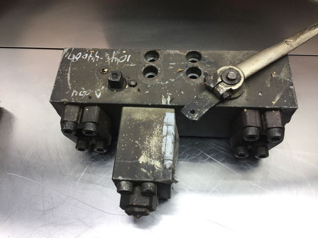 Liebherr Valve Distribution Block - Hydraulik: bild 2 Liebherr Valve Distribution Block - Hydraulik: bild 2