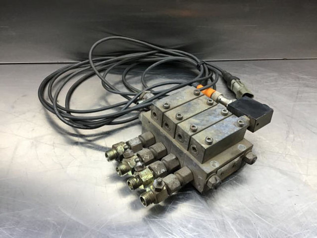 Liebherr Valve Distribution Block - Hydraulik: bild 3 Liebherr Valve Distribution Block - Hydraulik: bild 3