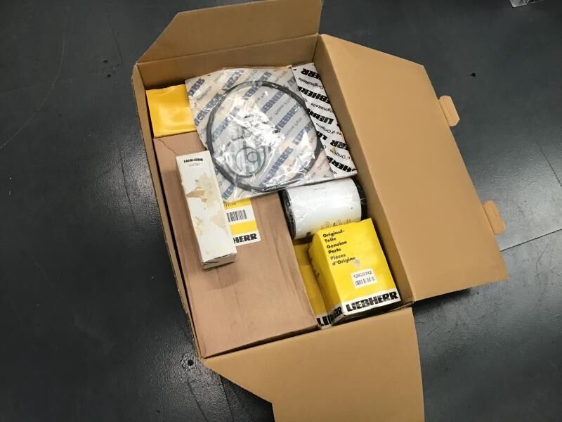 Liebherr Service Kit 500 hours R906/R916/R926 - Reservdelar: bild 2 Liebherr Service Kit 500 hours R906/R916/R926 - Reservdelar: bild 2