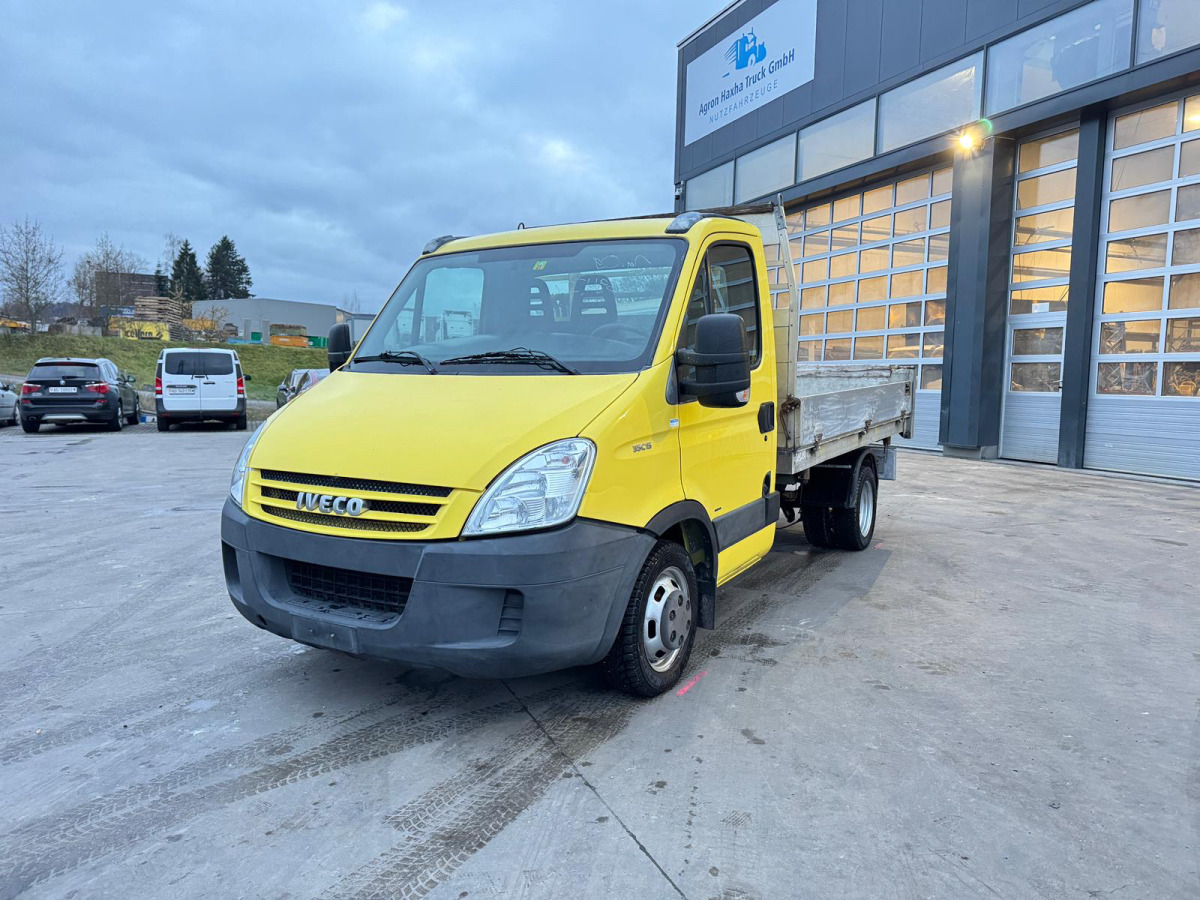 IVECO Daily 35C15 4x2 - Transportbil med tippflak: bild 2 IVECO Daily 35C15 4x2 - Transportbil med tippflak: bild 2