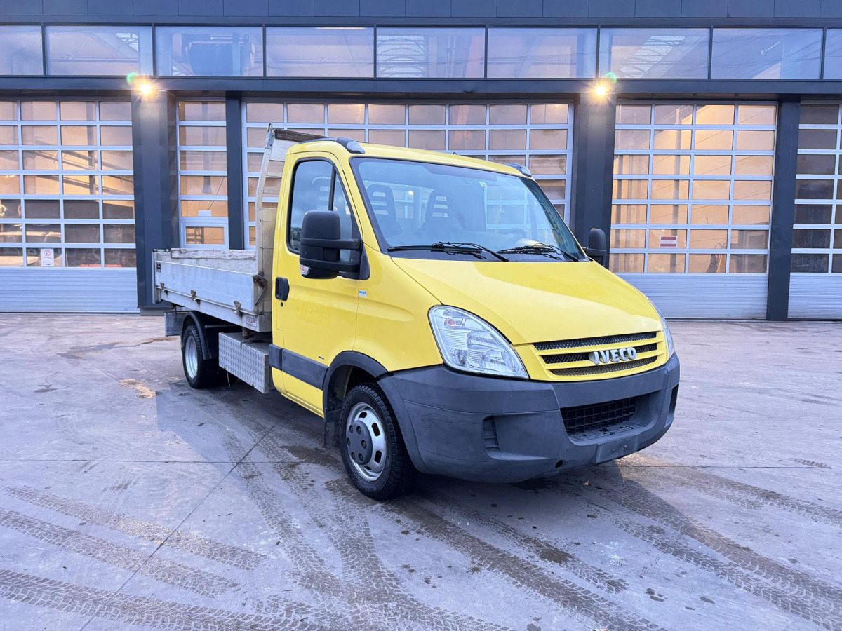 IVECO Daily 35C15 4x2 - Transportbil med tippflak: bild 3 IVECO Daily 35C15 4x2 - Transportbil med tippflak: bild 3