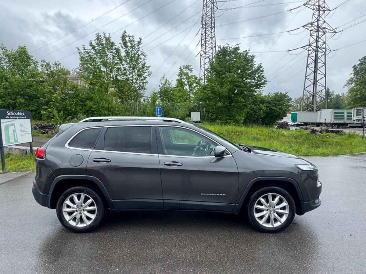 JEEP Cherokee 2.2 TD - Hatchback/ Halvkombi: bild 3 JEEP Cherokee 2.2 TD - Hatchback/ Halvkombi: bild 3